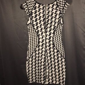 Express Dresses - Women’s Express Black and White Sheath Dress Express Dresses - Women’s Express Black and White Sheath Dress